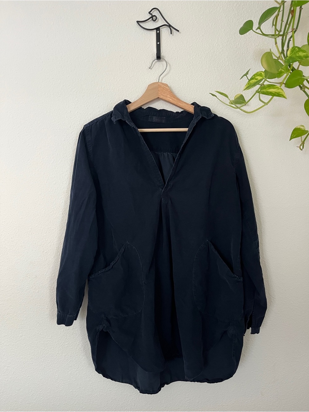 CP Shades Women’s Navy Top sz S